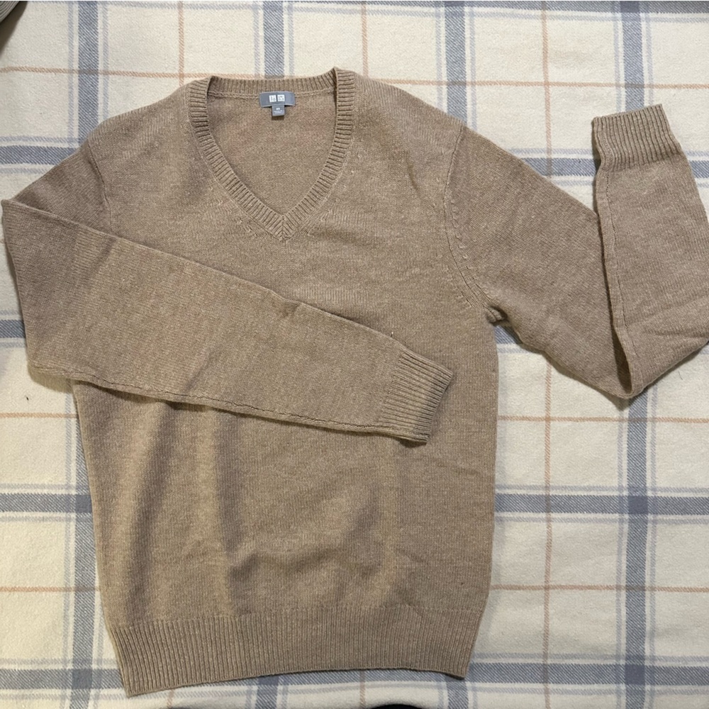 Uniqlo Wooo V-neck Sweater